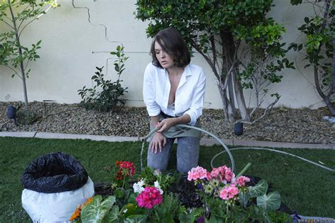 Bex Krissy Lynn The Voyeur Next Door Part 3 2019 11 26 0106 Porn Pic