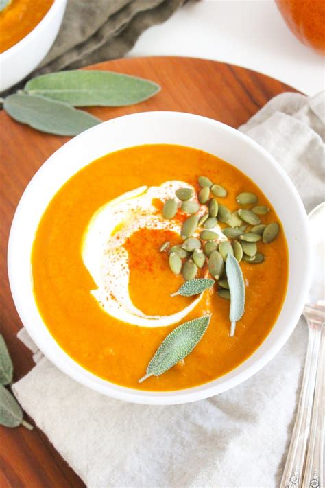 Spiced & Creamy Slow Cooker Pumpkin Soup (Veggie-Packed) - fANNEtastic food