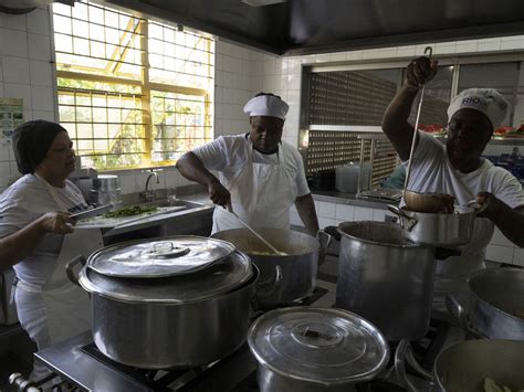 RJ escola adota alimentação saudável para controle da obesidade infantil