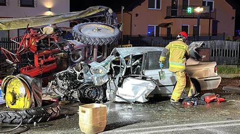 Nocne zderzenie ciągnika rolniczego z bmw S O S dla gospodarki