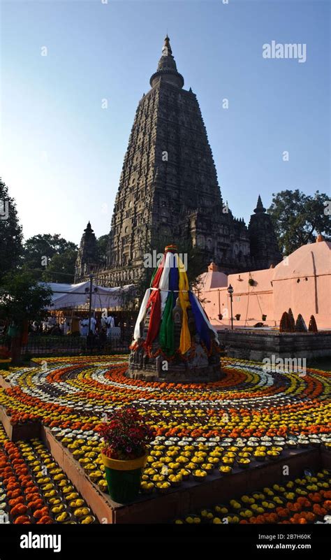 Mahabodhi temple ( India Stock Photo - Alamy