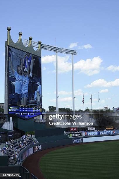 Kauffman Stadium Fountain Photos and Premium High Res Pictures - Getty ...