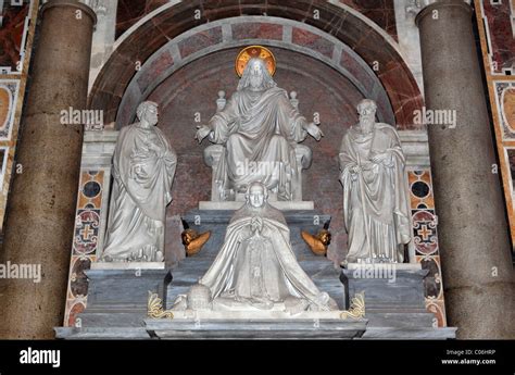 Statues In St Peter S Basilica At Websashablog Blog