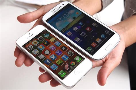 BEST TRAVEL PHONE? IPHONE VS SAMSUNG GALAXY