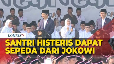 Ketika Seorang Santri Histeris Saat Dapat Sepeda Dari Presiden Jokowi