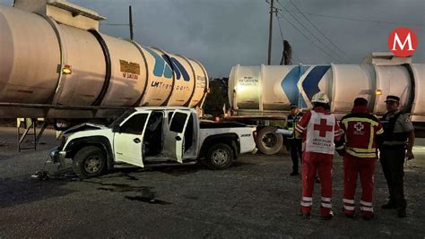 Camioneta Choca Contra Tr Iler En Puente El Prieto Hay Lesionados