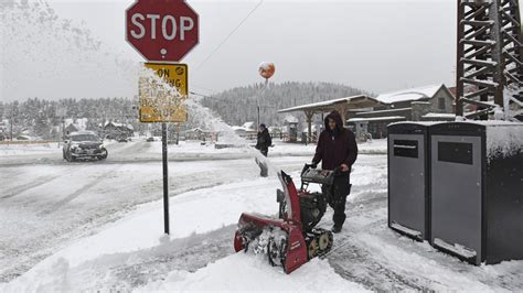 Sierra Nevada storm expected to drop up to 10 feet of snow : NPR