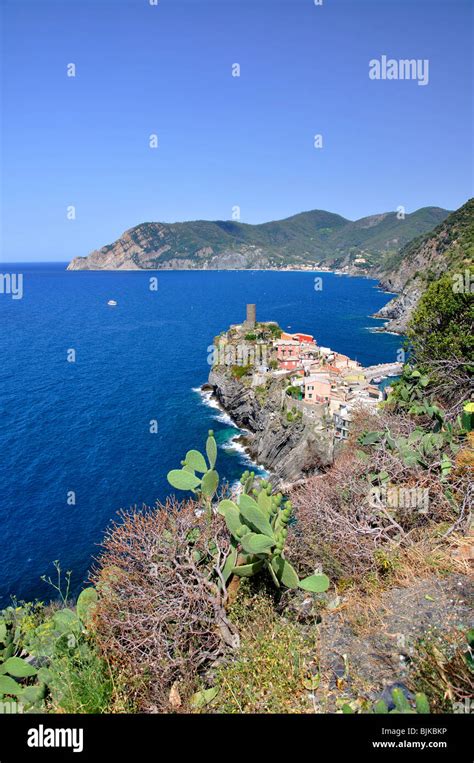 Vernazza hiking trail Cinque Terre Italy Stock Photo - Alamy