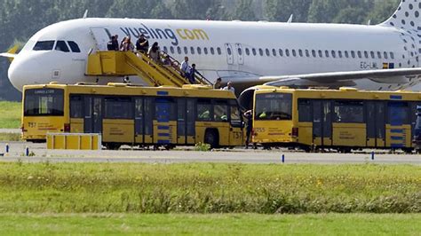 Un Avi N De Vueling Aterriza De Emergencia En El Prat Poco Despu S De