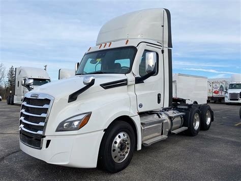 Freightliner Cascadia Tandem Axle Day Cab Tractor Bush Truck Leasing