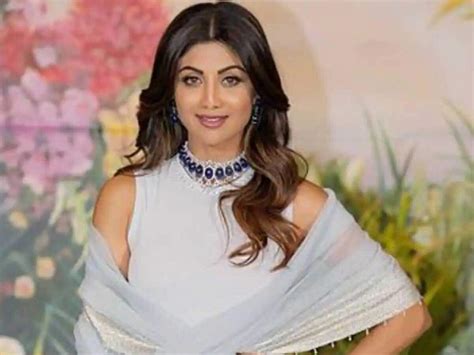 Shilpa Shetty Satisfies Her Sweet Tooth With Jalebis