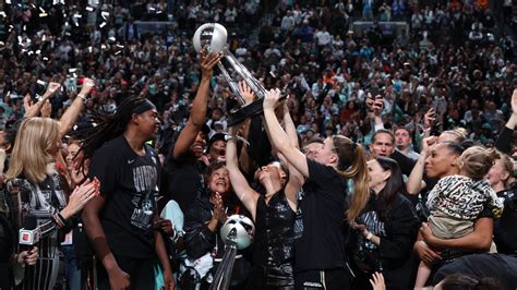108050608-1729541048842-gettyimages-2178994104-finalsg5_10202024_lynx ...