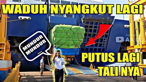 Muatan Truck Ketinggian Nyangkut Sampe Gagal Masuk Kapal Di Pelabuhan