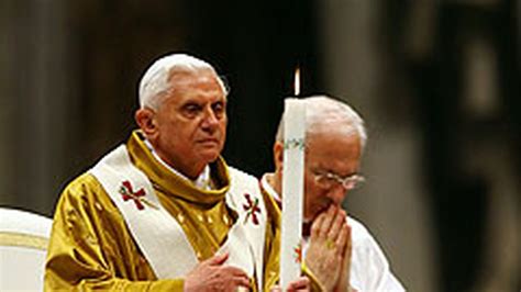 Benedicto Xvi Presidi La Vigilia Pascual En La Bas Lica De San Pedro