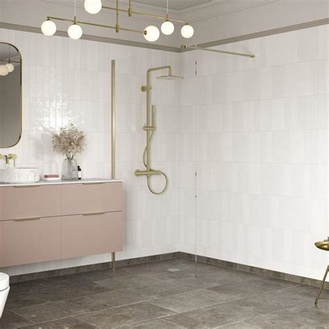 Supreme 800mm Fluted Wetroom Panel And Support Bar Brushed Brass Rdbs107577