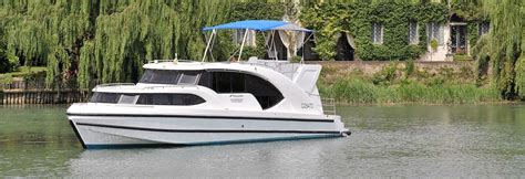 Yacht Fluviale Minuetto Hhi Houseboat Holiday Italia