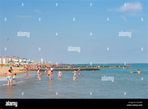 Tourists on the beach, Jesolo, Veneto, Adriatic, Italy Stock Photo - Alamy