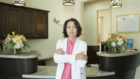 Dr Julia Lee About Dr Julia Lee