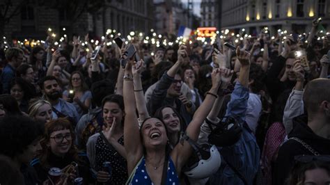 À travers la France des milliers de personnes célèbrent le score de la