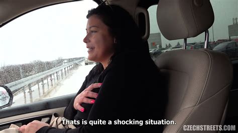 Une Femme Mariée Aux Gros Seins Pratique Le Sexe Anal Dans Un Parking Laura Boomlock