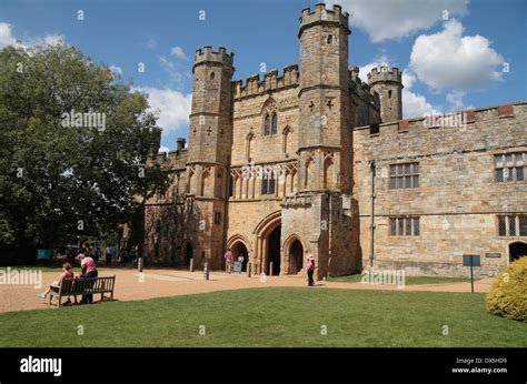 Main entrance to the site of the Battle of Hastings, Battle, East ...