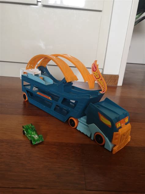 Hot Wheels Stunt And Go Track Set Hobbies Toys Toys Games On Carousell