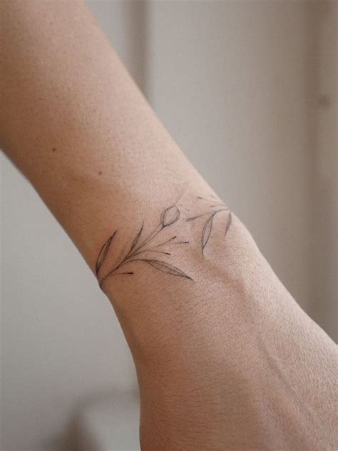 35 Delicate Fine Line Tattoos For Minimalist Women Tattoos For Women