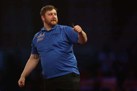 Scottish Darts player goes viral for plumbing on Day 1 of Ally Pally ...