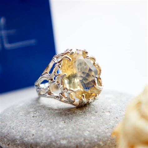 Камень Андезин: описание, свойства минерала, фото, разновидности, цвета ...