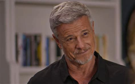 Casal gay em Dona de Mim Jaques tenta seduzir Vanderson e solta até mão boba Notícias da TV