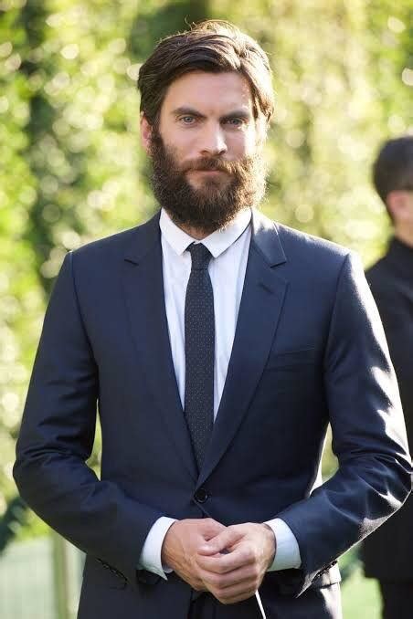 Wes Bentley. That suit and beard 🥰 : r/LadyBoners