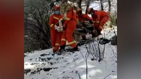 驴友进山看夜景被困1500米雪山关键帧澎湃新闻 The Paper