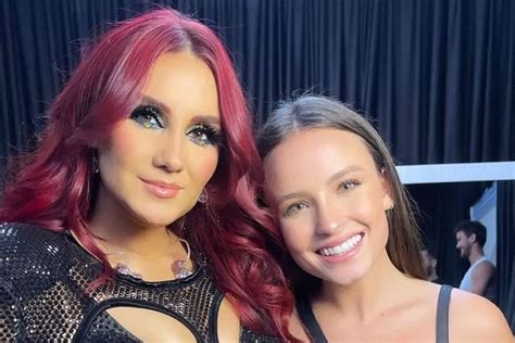 Larissa Manoela Se Emociona Ao Posar Agarradinha Dulce Maria