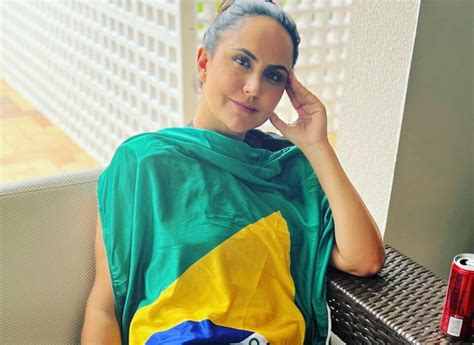 Carla Cecato Ex Apresentadora De Programa De Bolsonaro Desabafa Levei