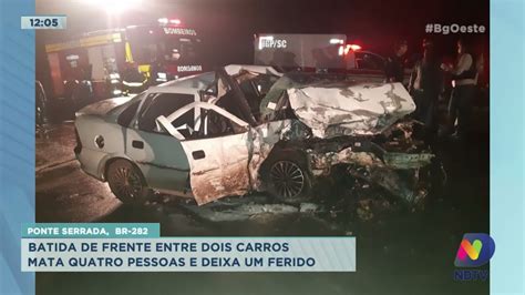 Batida De Frente Entre Dois Carros Mata Quatro Pessoas E Deixa Um