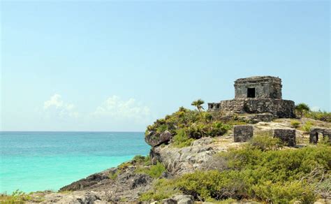 Arqueólogos mexicanos descubren una cueva en Tulum