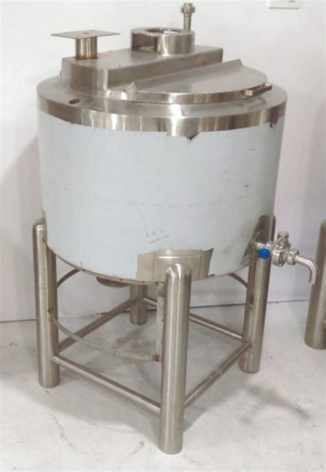 Polish Stainless Steel Chemicals Oils Chemical Mixing Tank Capacity