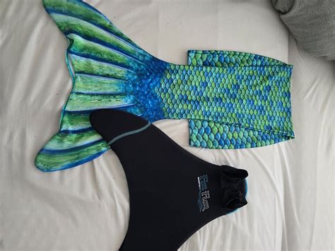 Fin Fun Meerjungfrau Flosse Kids mit bikini Gebraucht in Seewen SO für CHF 30 mit Lieferung