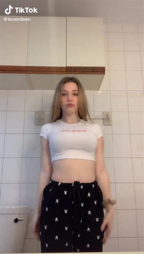 Tiana Everdeen Shows Hot White Crop Top While Twerking Sexyfilter