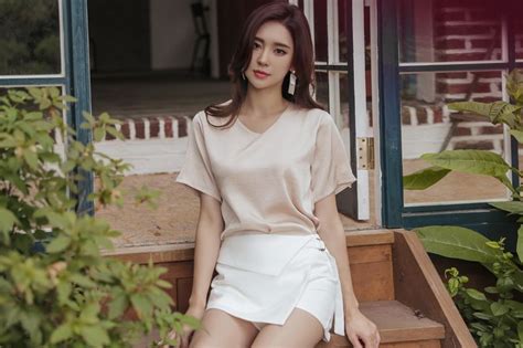 Hot Sexy Korean Babe Scrolller