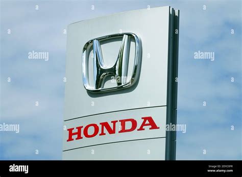 Honda logo hi-res stock photography and images - Alamy