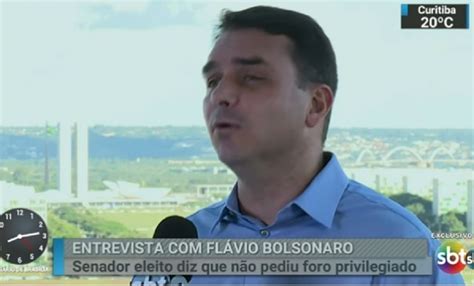 Em entrevista ao SBT Flávio Bolsonaro diz que não renuncia e acusa o