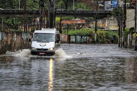 Chuva Causa Deslizamentos De Terra E Alagamentos Em Salvador Jornal