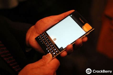 Blackberry показала смартфоны Passport Q30 и Classic