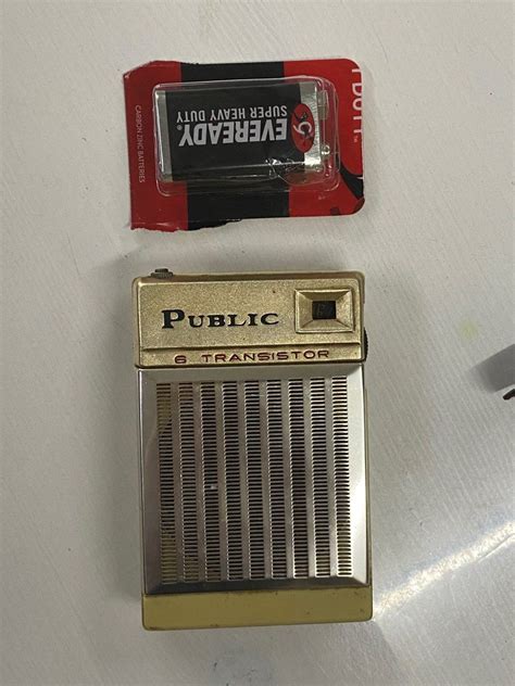 Vintage Public Transistor Radio No Model Number AM Band 6 Transistors