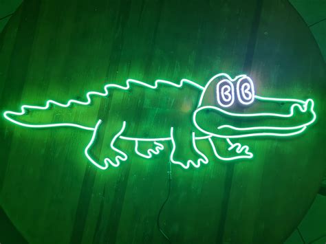 Made this bootleg gator neon LED sign : r/KGATLW