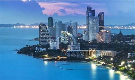 8 Best Rooftop Bars in Pattaya in [2022 UPDATE]