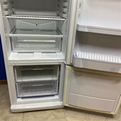 Indesit SB15040 - Холодильники с нижней морозильной камерой