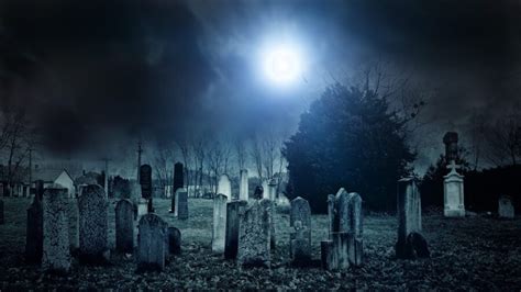 The Top 10 Most Haunted and Terrifying Cemeteries in America - USA Wanderers