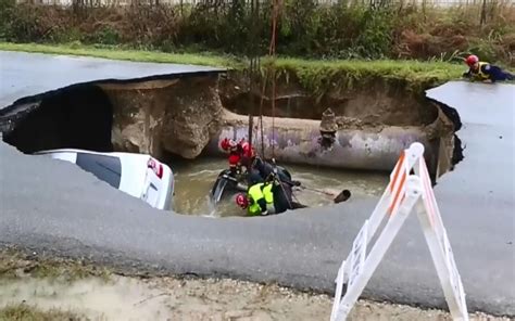 O Groapa Imensa Aparuta Pe O Strada Din Texas A Blocat Traficul